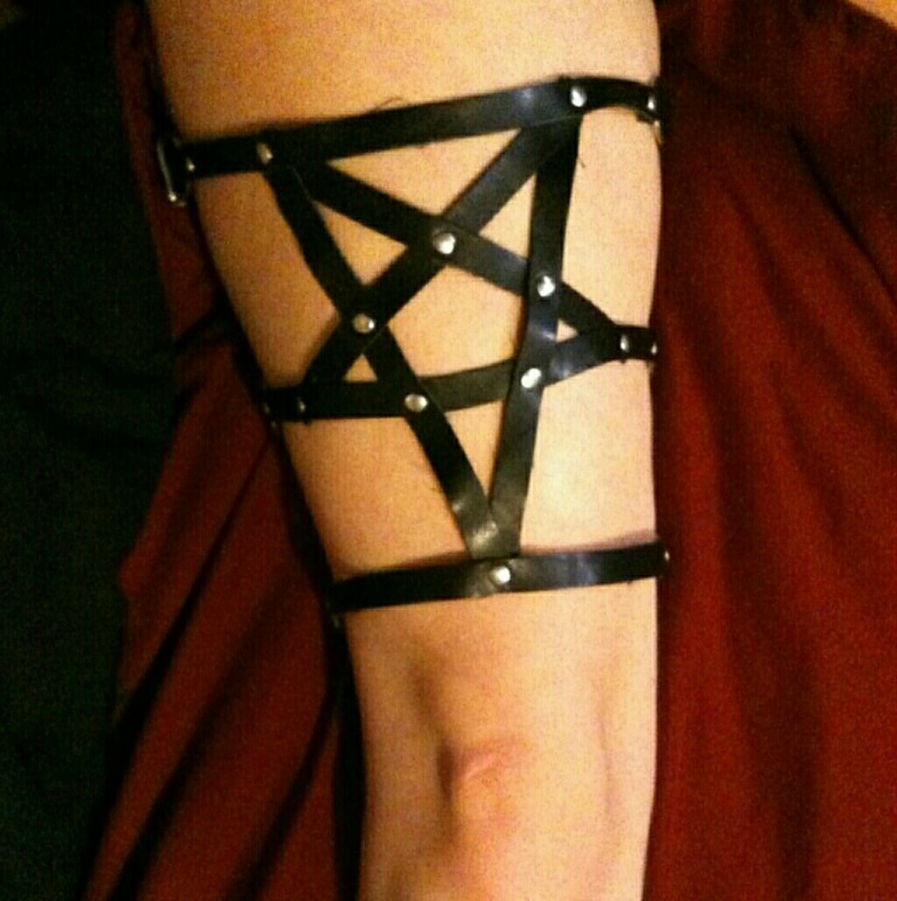 Faux Leather Pentagram Thigh Garter